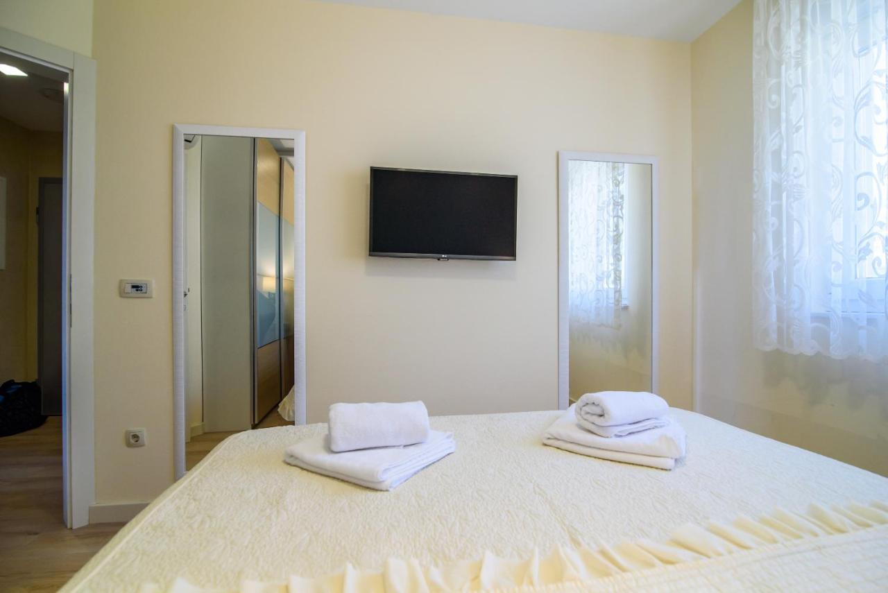 Apartments Leone Lukas Promajna Kültér fotó