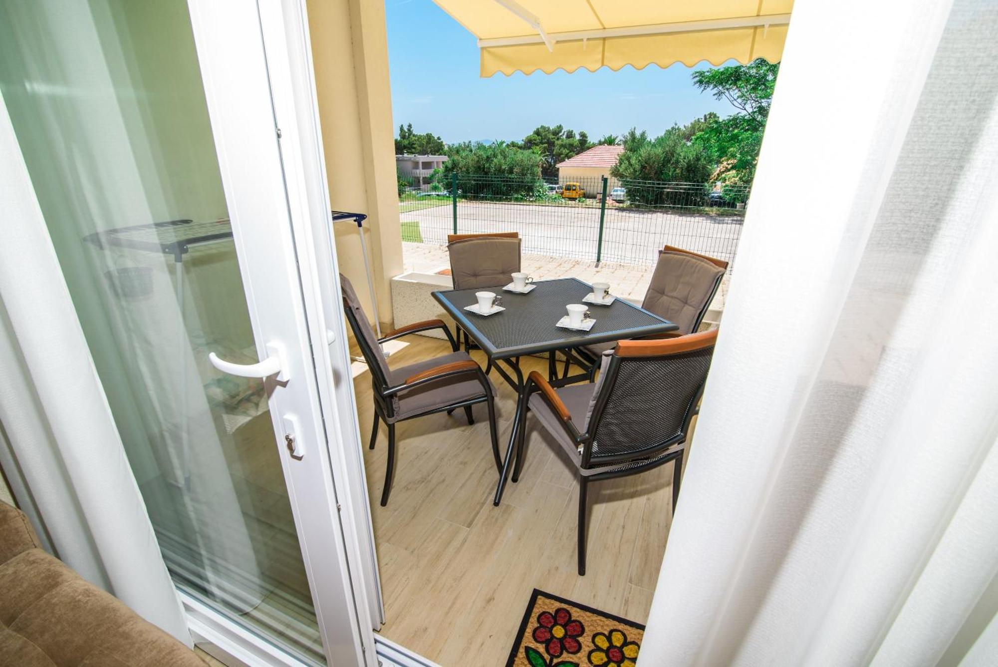 Apartments Leone Lukas Promajna Szoba fotó