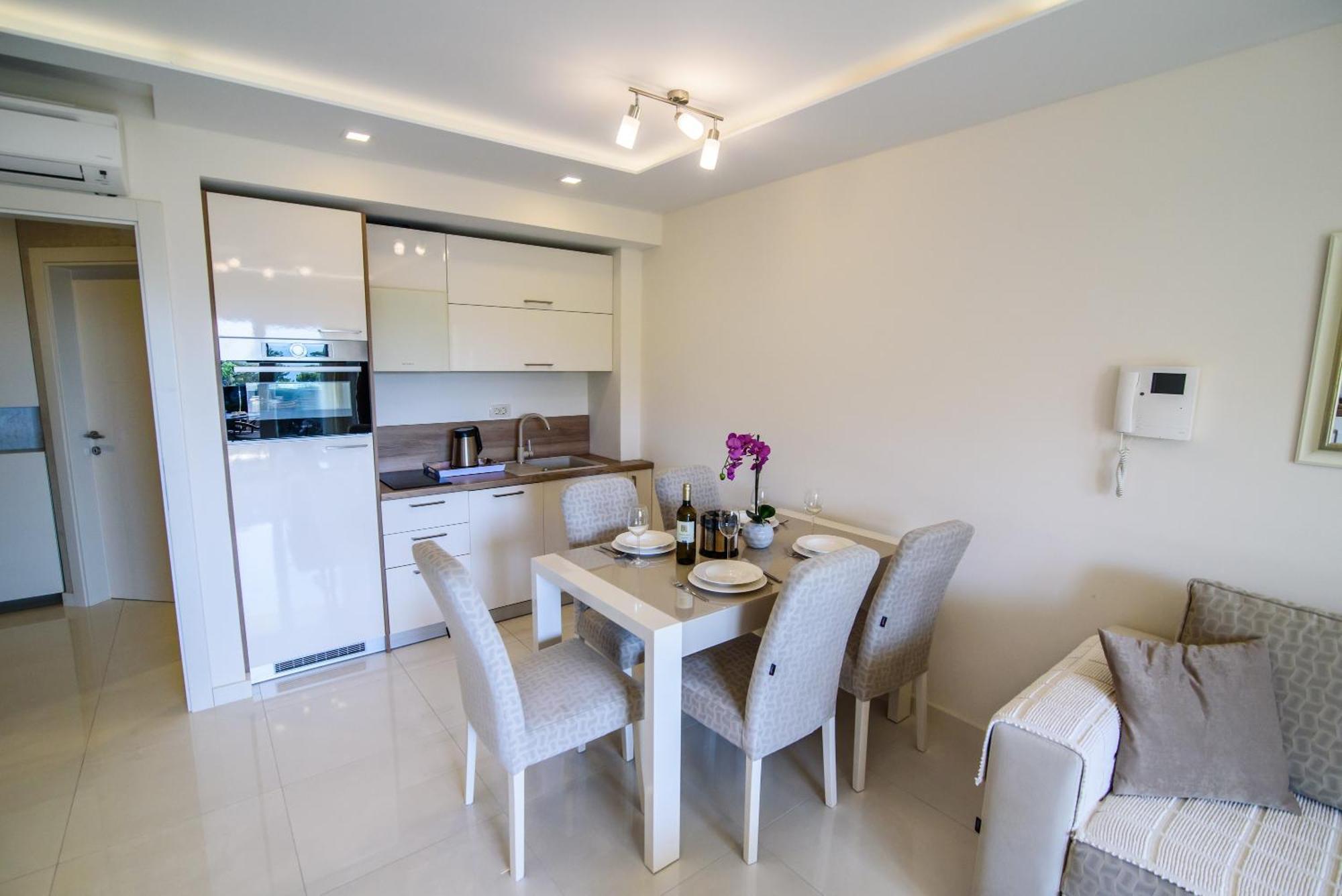 Apartments Leone Lukas Promajna Szoba fotó