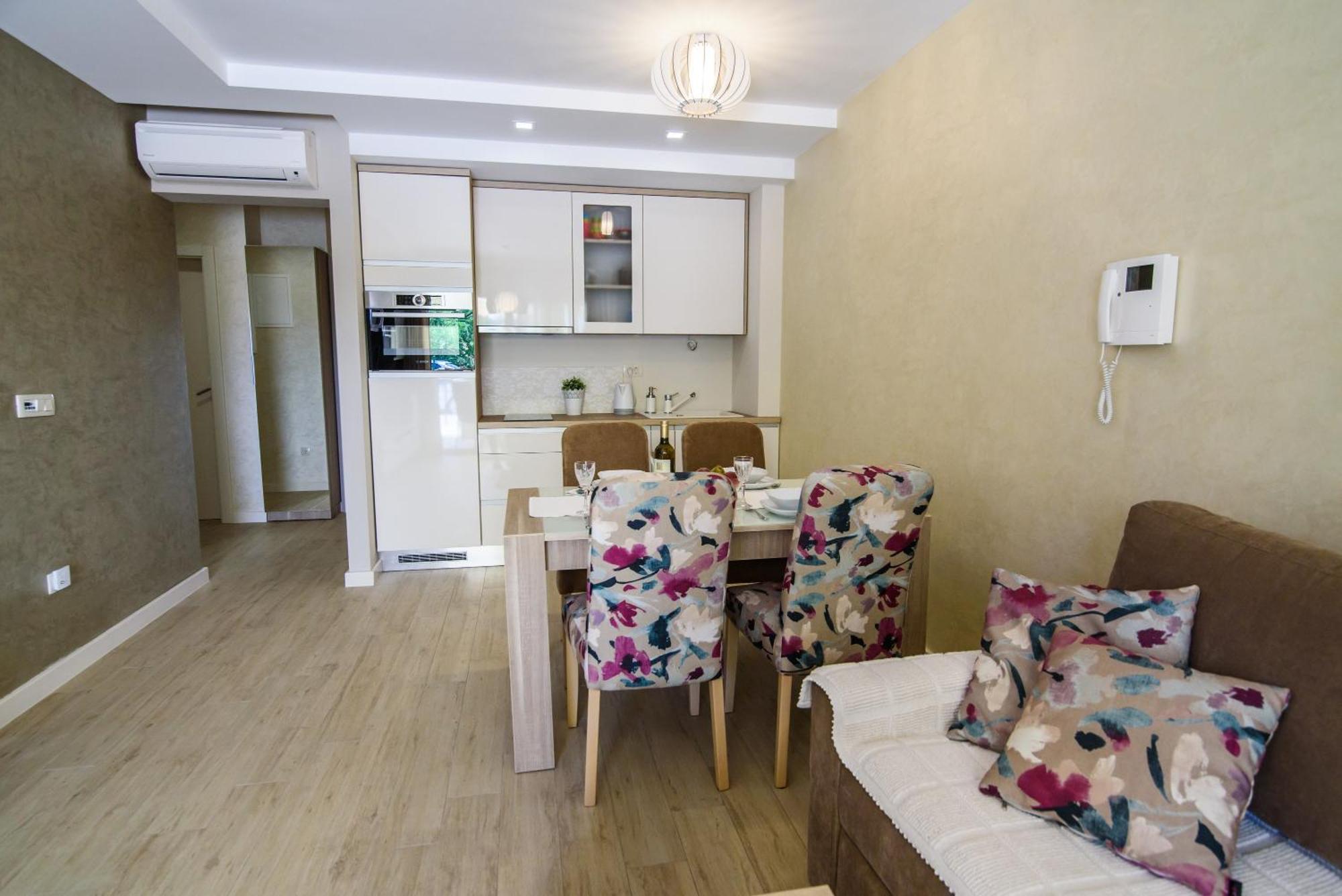 Apartments Leone Lukas Promajna Szoba fotó