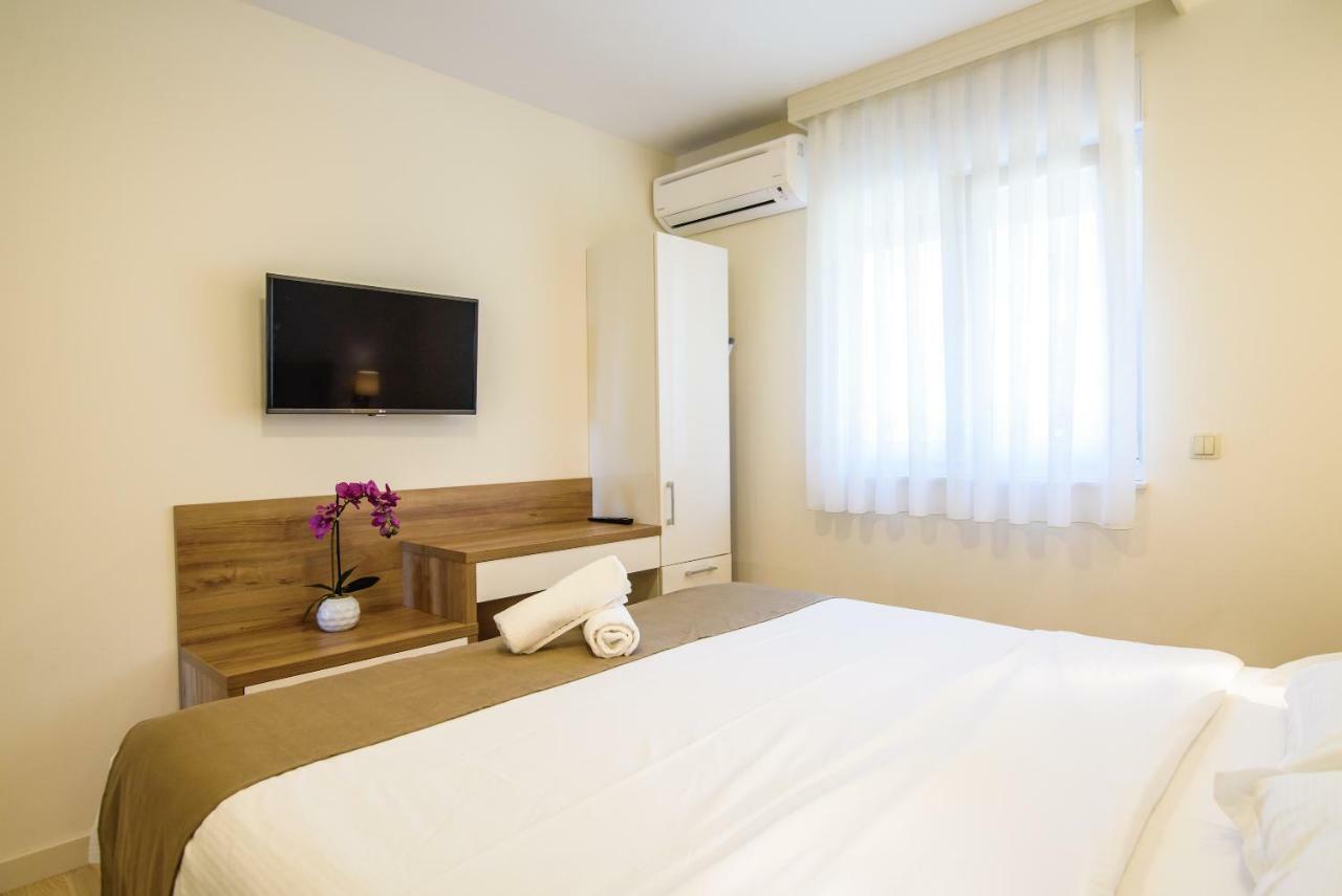 Apartments Leone Lukas Promajna Kültér fotó